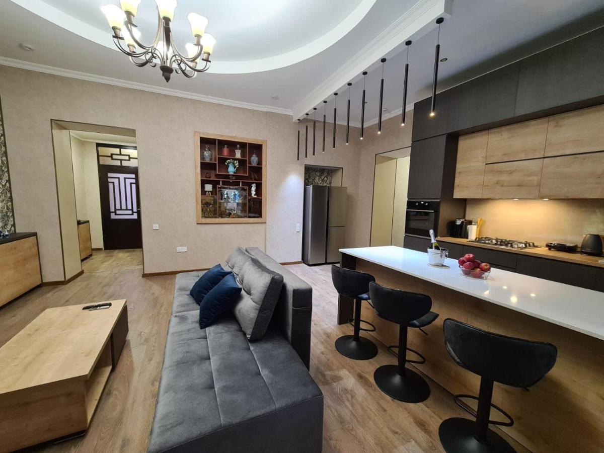 Nino'S Cosy Apartment Kutaisi Exterior photo