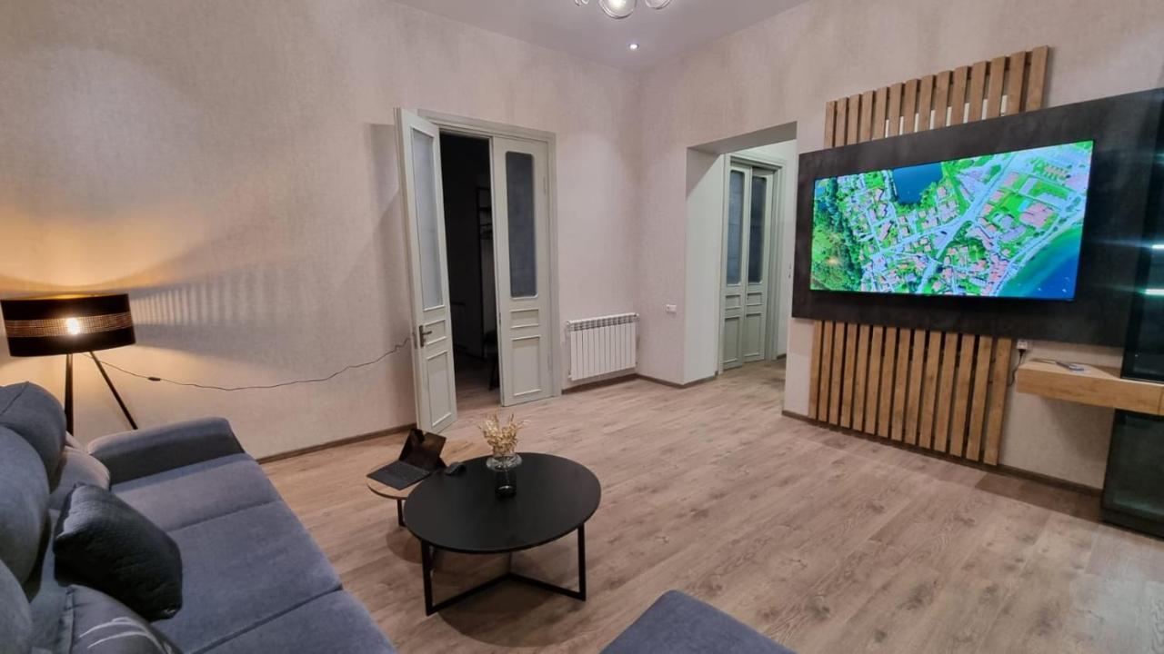 Nino'S Cosy Apartment Kutaisi Exterior photo