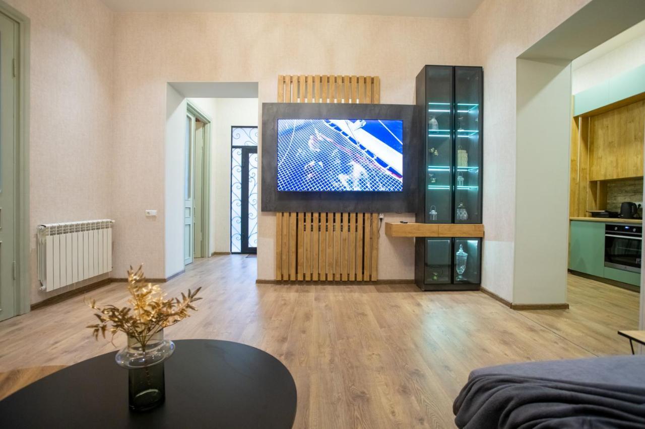 Nino'S Cosy Apartment Kutaisi Exterior photo