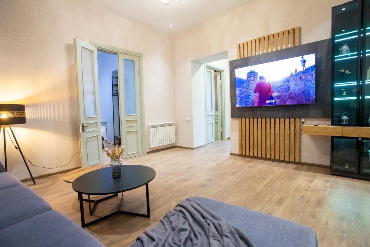 Nino'S Cosy Apartment Kutaisi Exterior photo