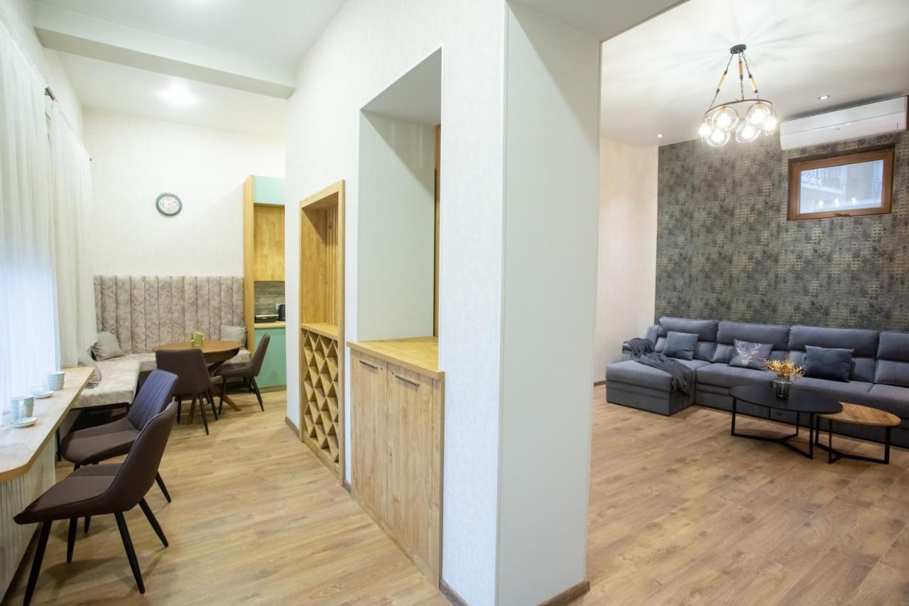 Nino'S Cosy Apartment Kutaisi Exterior photo