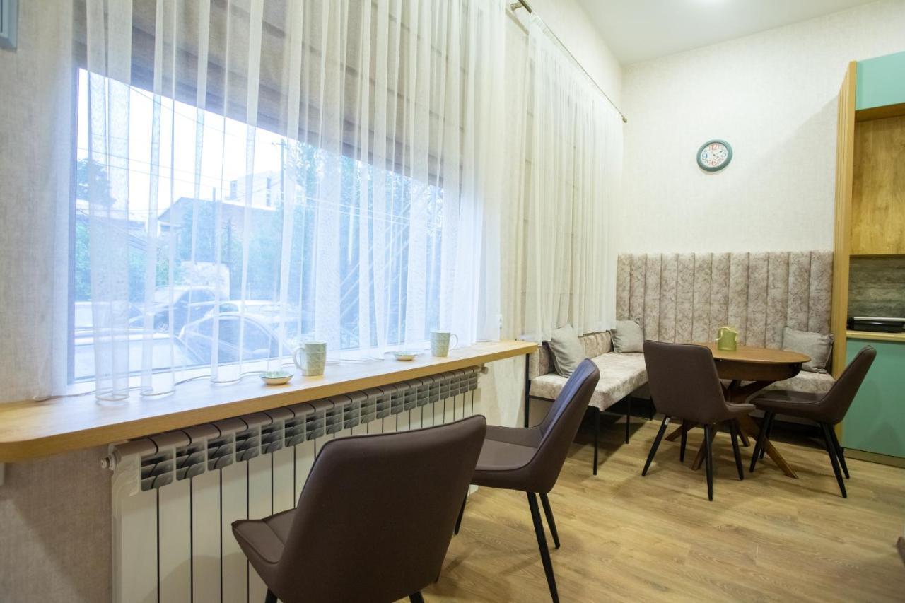 Nino'S Cosy Apartment Kutaisi Exterior photo